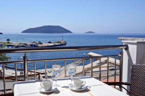  Oasis Deluxe Apartments  Нео Клима